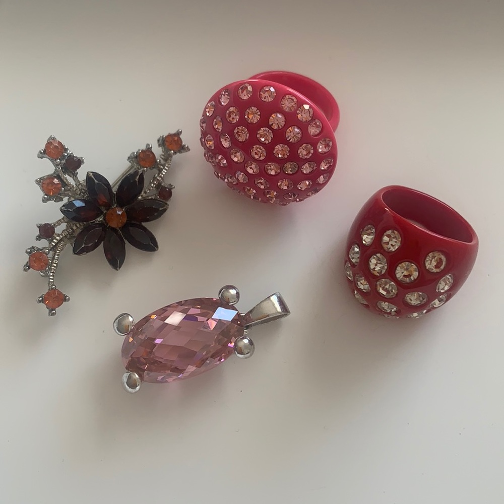 Fun fun costume jewelry!!